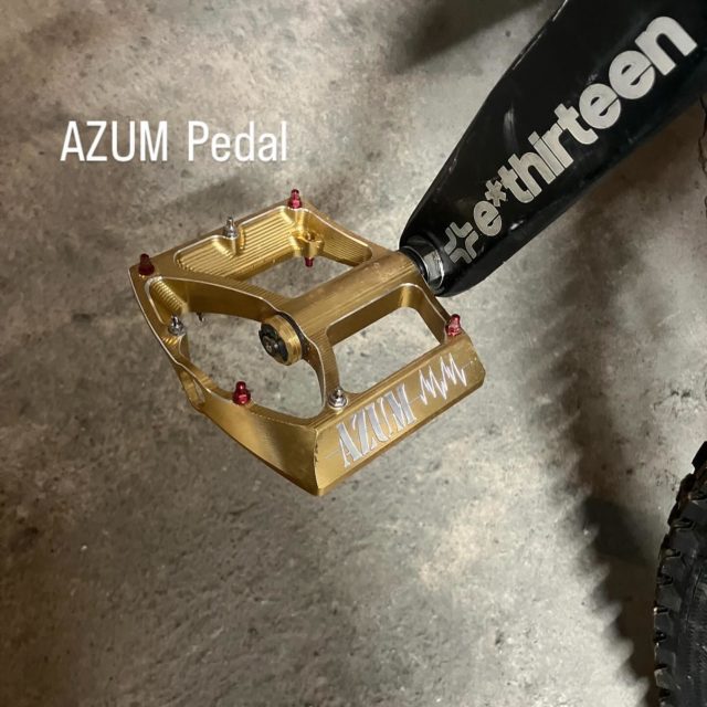 AZUM Pedal 

販売用ECサイト準備中です。

ゴールド色カラーアルマイトはAZUMの製造き拠点である長野県安曇野市特産品の「玉ねぎ」をイメージした特別な色になっています。

AZUM Pedal

Our online store for sales is currently under preparation.

The gold anodized color is a special shade inspired by the local specialty “onions” from Azumino City in Nagano Prefecture, where AZUM products are manufactured.

#mtb #downhill #mtbdownhill #AZUM #AZUMINO
#安曇野MTBコース#ダウンヒル#マウンテンバイク